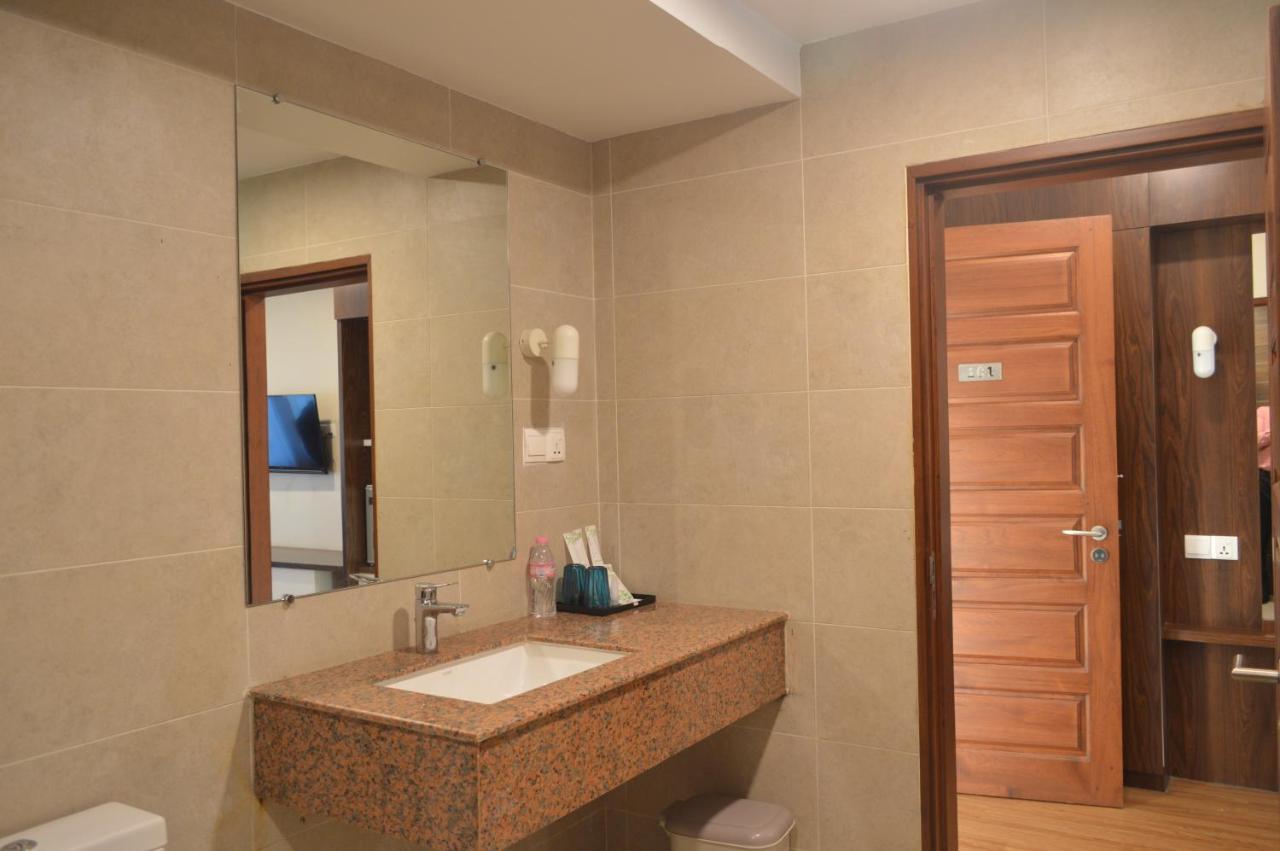 Airport Avenue Hotel Gyogon Экстерьер фото